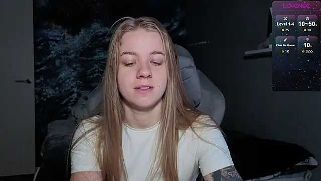 Snapshot of candy_maggie chatting on December 2025 05:17:01 PM candy maggie online show from December 2025 05:17:01 PM