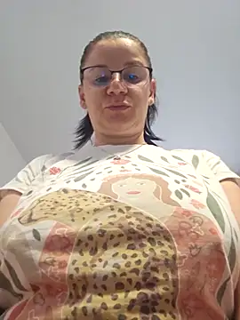 Snapshot of KristenVega chatting on October 2025 06:53:02 AM KristenVega online show from October 2025 06:53:02 AM