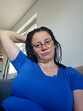 Snapshot of KristenVega chatting on November 2025 06:49:01 AM KristenVega online show from November 2025 06:49:01 AM