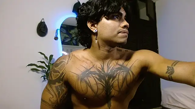 Snapshot of Young_laroi chatting on December 2024 08:56:01 AM Young laroi online show from December 2024 08:56:01 AM