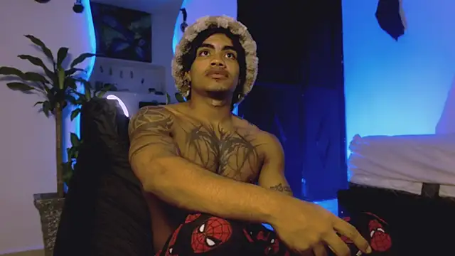 Snapshot of Young_laroi chatting on December 2024 07:21:01 AM Young laroi online show from December 2024 07:21:01 AM