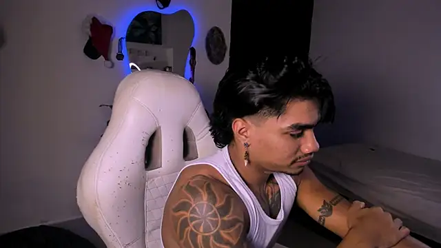 Snapshot of Young_laroi chatting on December 2024 12:29:02 AM Young laroi online show from December 2024 12:29:02 AM