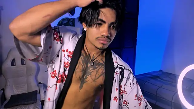 Snapshot of Young_laroi chatting on December 2024 05:18:02 AM Young laroi online show from December 2024 05:18:02 AM