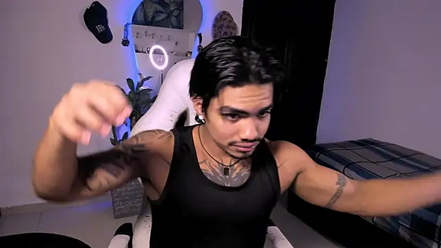 Snapshot of Young_laroi chatting on December 2024 11:52:02 PM Young laroi online show from December 2024 11:52:02 PM