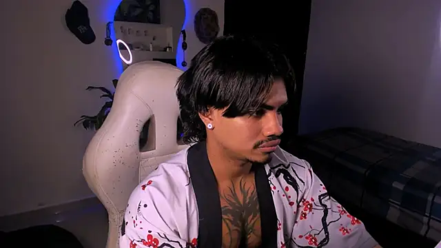 Snapshot of Young_laroi chatting on December 2024 10:12:01 PM Young laroi online show from December 2024 10:12:01 PM