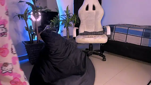 Snapshot of Young_laroi chatting on January 2025 12:09:02 AM Young laroi online show from January 2025 12:09:02 AM