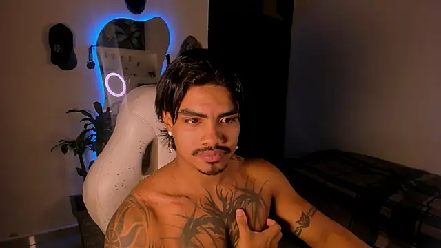 Snapshot of Young_laroi chatting on January 2025 03:55:01 AM Young laroi online show from January 2025 03:55:01 AM