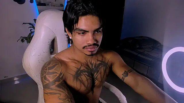 Snapshot of Young_laroi chatting on January 2025 08:43:02 AM Young laroi online show from January 2025 08:43:02 AM