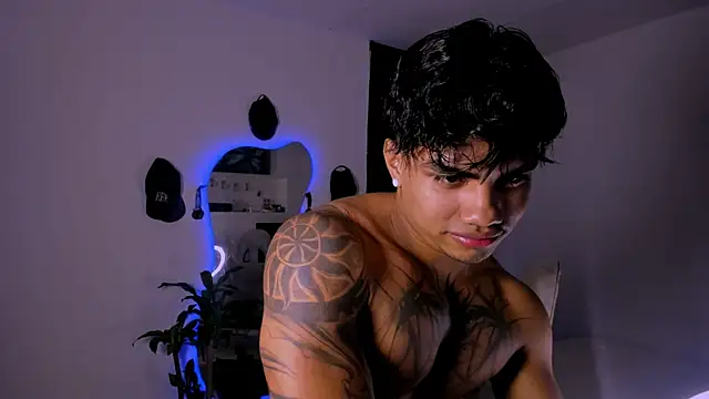 Snapshot of Young_laroi chatting on January 2025 07:38:02 AM Young laroi online show from January 2025 07:38:02 AM