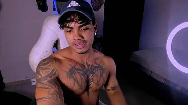 Snapshot of Young_laroi chatting on January 2025 03:36:02 AM Young laroi online show from January 2025 03:36:02 AM