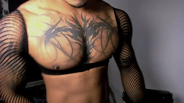 Snapshot of Young_laroi chatting on February 2025 11:35:01 PM Young laroi online show from February 2025 11:35:01 PM