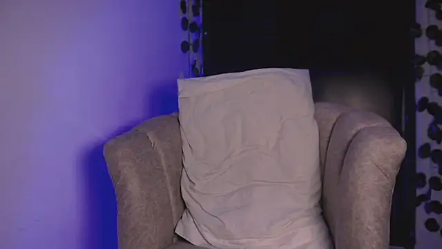 Snapshot of Young_laroi chatting on March 2025 04:01:01 AM Young laroi online show from March 2025 04:01:01 AM