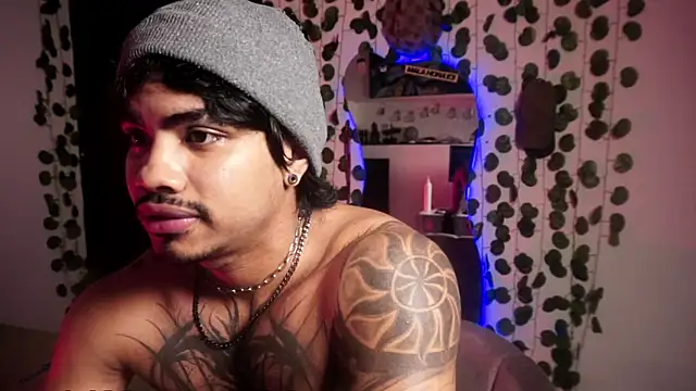 Snapshot of Young_laroi chatting on September 2025 05:55:02 AM Young laroi online show from September 2025 05:55:02 AM