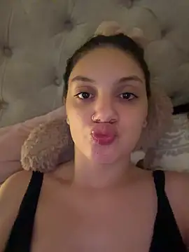 Snapshot of EmilyS__ chatting on May 2026 04:53:01 AM EmilyS online show from May 2026 04:53:01 AM