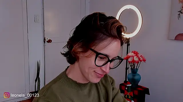 cuddlingbunny online show from December 2025 06:26:01 PM