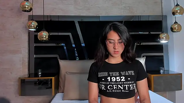 DaraBeckett online show from September 2025 12:17:01 PM