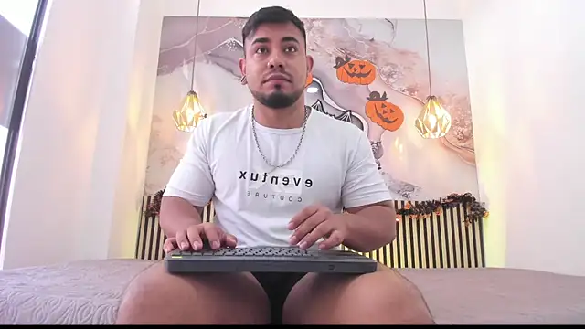 BrianMalonee online show from November 2025 01:02:01 PM