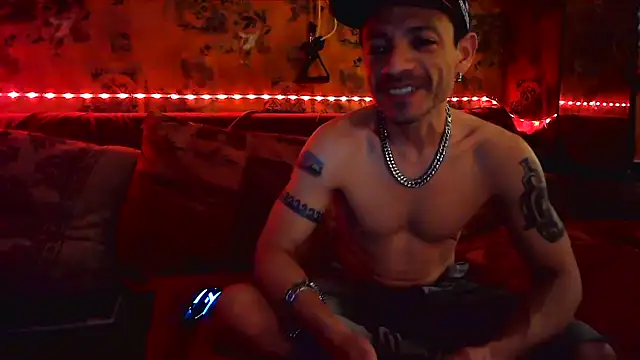 Snapshot of Tony_Torrente chatting on January 2025 05:27:01 AM Tony Torrente online show from January 2025 05:27:01 AM