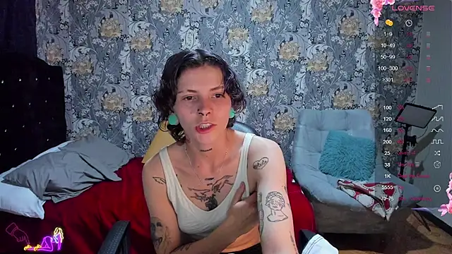 Snapshot of pretty_cristal69 chatting on July 2026 11:32:02 PM pretty cristal69 online show from July 2026 11:32:02 PM