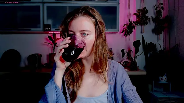 Elly Helly online show from November 2025 08:47:01 PM