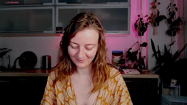 Elly Helly online show from December 2025 08:46:01 PM