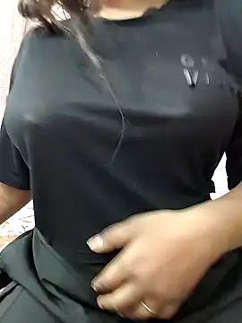 Snapshot of MohiniHott chatting on November 2025 06:34:02 AM MohiniHott online show from November 2025 06:34:02 AM