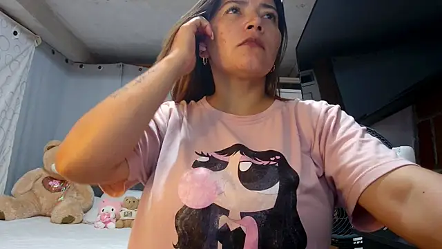 Snapshot of tara_rios chatting on May 2026 12:28:02 AM tara rios online show from May 2026 12:28:02 AM