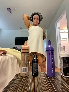 Snapshot of tatted-bitty chatting on October 2025 05:10:02 PM tatted-bitty online show from October 2025 05:10:02 PM