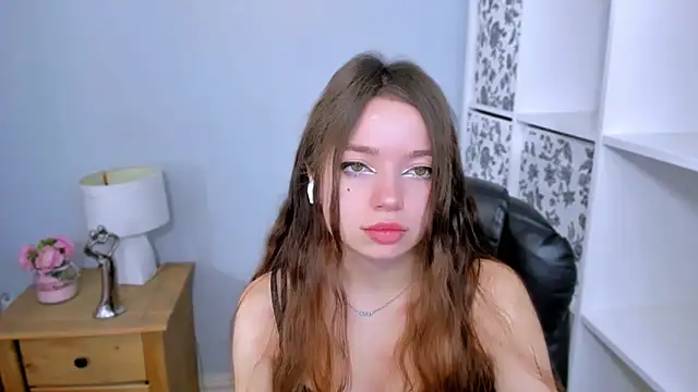 GraceLips online show from October 2025 05:37:01 AM