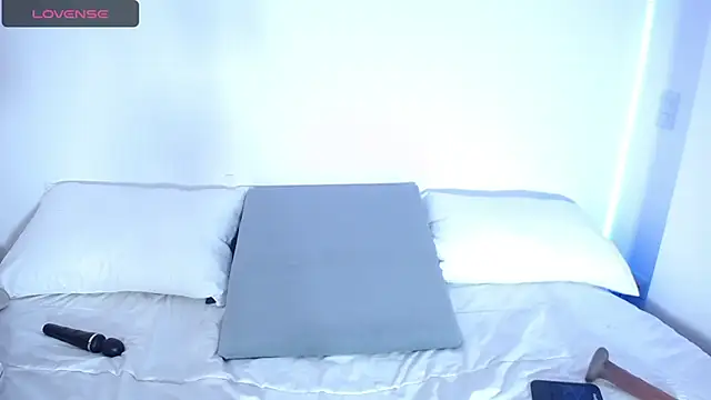 Snapshot of megan_bluee23 chatting on December 2024 01:45:01 PM megan bluee23 online show from December 2024 01:45:01 PM