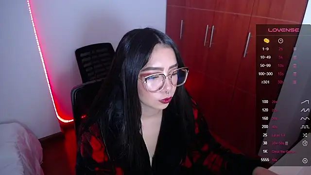 Snapshot of megan_bluee23 chatting on February 2025 02:20:01 PM megan bluee23 online show from February 2025 02:20:01 PM