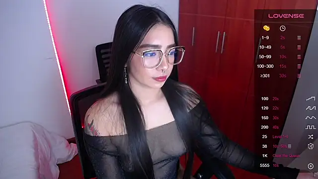 Snapshot of megan_bluee23 chatting on March 2025 02:04:02 PM megan bluee23 online show from March 2025 02:04:02 PM