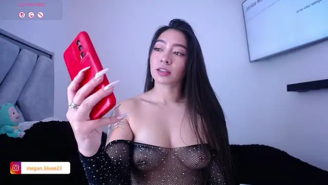 Snapshot of megan_bluee23 chatting on October 2025 03:51:02 PM megan bluee23 online show from October 2025 03:51:02 PM