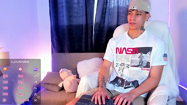 Josep Davies online show from February 2025 10:00:01 PM