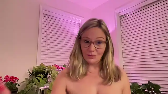 Snapshot of Milf_Goddess chatting on May 2026 07:48:01 AM Milf Goddess online show from May 2026 07:48:01 AM