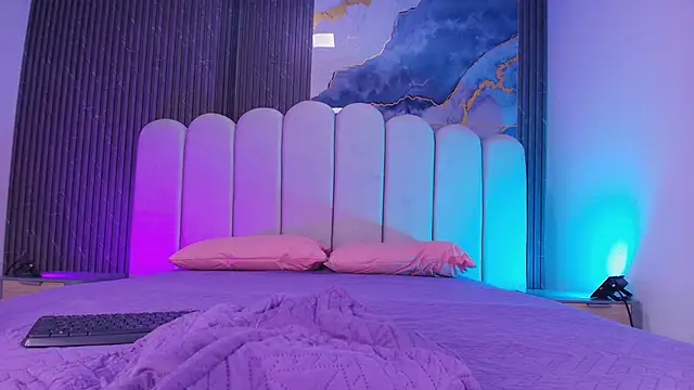 hot dione online show from March 2026 07:13:02 PM