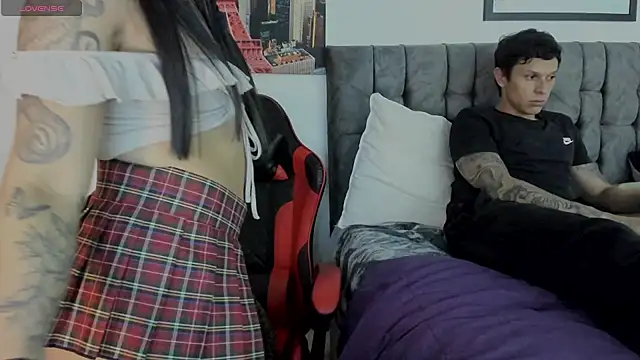 Snapshot of davebrow chatting on October 2025 01:36:02 AM davebrow online show from October 2025 01:36:02 AM