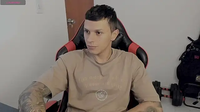 Snapshot of davebrow chatting on October 2025 09:17:02 PM davebrow online show from October 2025 09:17:02 PM