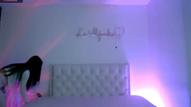 alee lenoxx online show from October 2025 07:01:01 AM