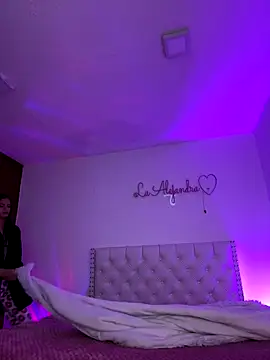 alee lenoxx online show from December 2025 04:29:02 AM