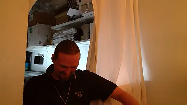 Snapshot of VitaminmanFL chatting on November 2025 01:27:02 AM VitaminmanFL online show from November 2025 01:27:02 AM