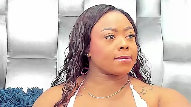 Snapshot of CamilaBenitez chatting on October 2025 12:19:02 PM CamilaBenitez online show from October 2025 12:19:02 PM