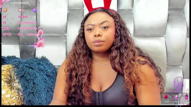 Snapshot of CamilaBenitez chatting on December 2025 10:03:01 PM CamilaBenitez online show from December 2025 10:03:01 PM