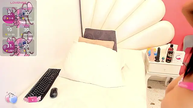 Vicky Freedom online show from March 2025 02:33:02 PM