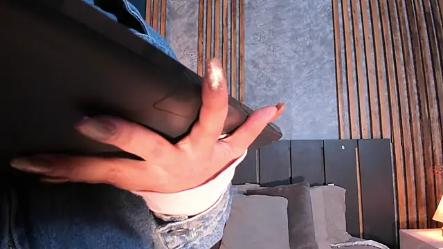 Hannah Borbon online show from March 2025 05:05:02 AM