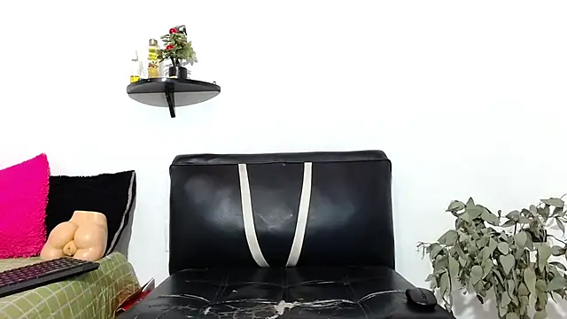 Snapshot of Martin_fiif chatting on December 2024 05:37:01 AM Martin fiif online show from December 2024 05:37:01 AM