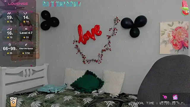 Snapshot of Crystal_Chris chatting on February 2025 03:08:02 PM Crystal Chris online show from February 2025 03:08:02 PM