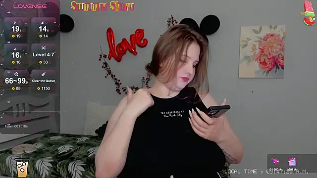 Snapshot of Crystal_Chris chatting on February 2025 07:46:01 PM Crystal Chris online show from February 2025 07:46:01 PM