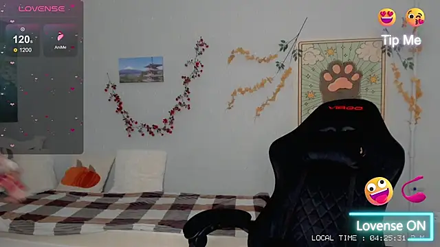 Snapshot of Crystal_Chris chatting on November 2025 02:20:02 PM Crystal Chris online show from November 2025 02:20:02 PM