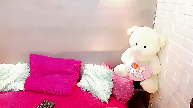 Daniela Pink  online show from October 2025 07:37:01 PM